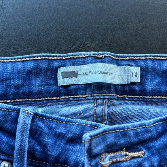 Levi’s women midrise skinny jeans - Picture 2 of 3